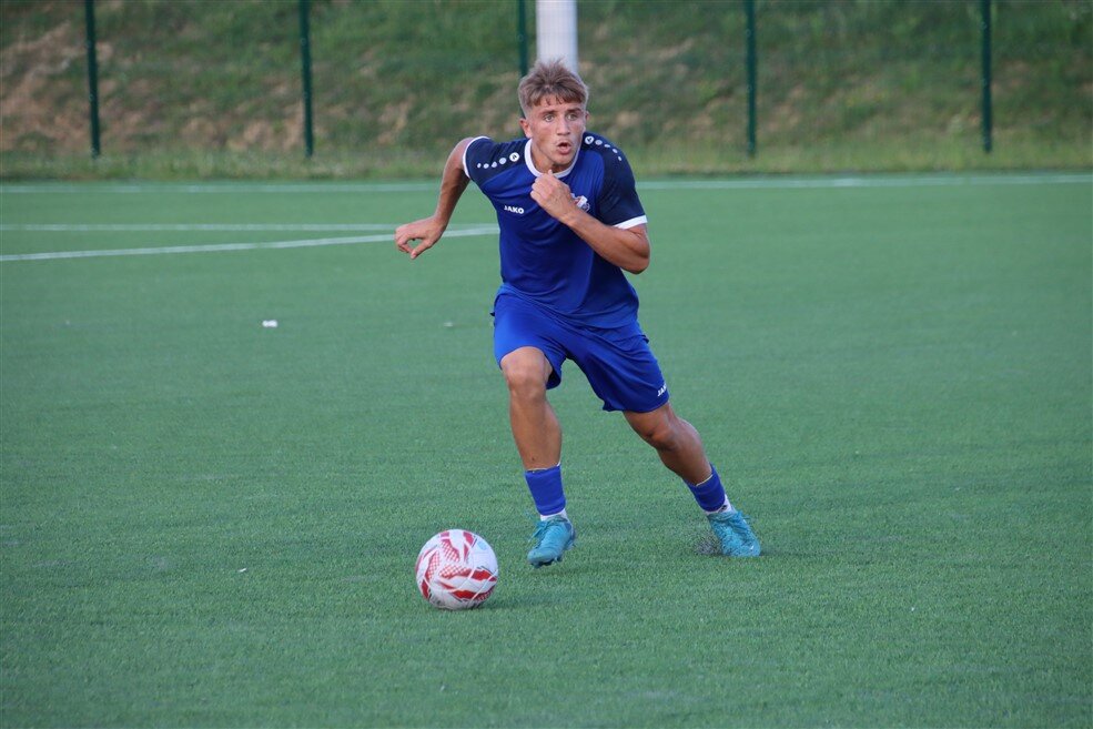 NOGOMET ELITNA ŽNL Tomislav Radnik u Miklinovcu, derbi Tehničara i Mladosti Kloštar