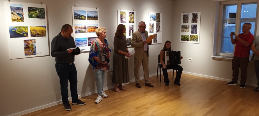 U Likovnoj galeriji u Vrbovcu otvorena izložba fotografija “Šuma okom šumara”