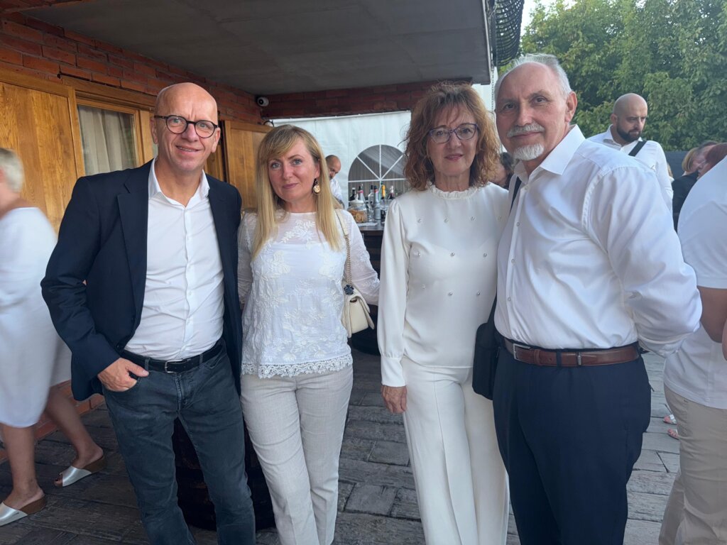 1e89d22f 9ed4 49e3 9226 34d701bc203f