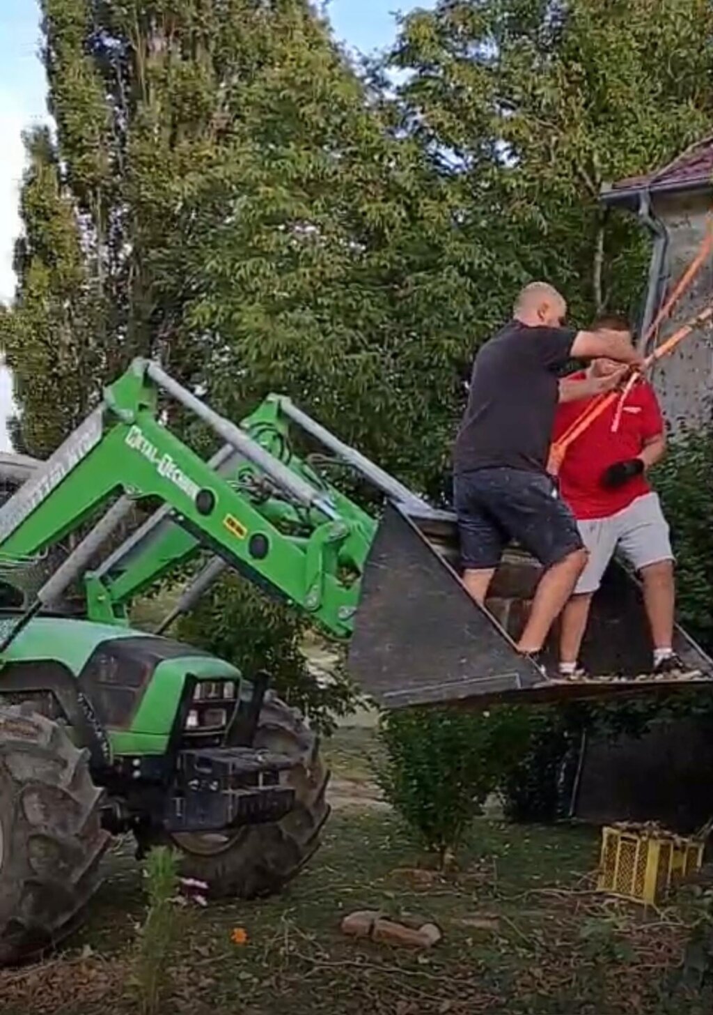 2360be6f E0b1 4498 A8bf D3a099642bc8