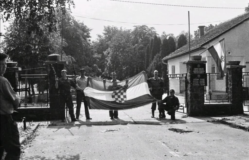 4aac2edf 47a3 405d 8b5e F88abb2b26ca