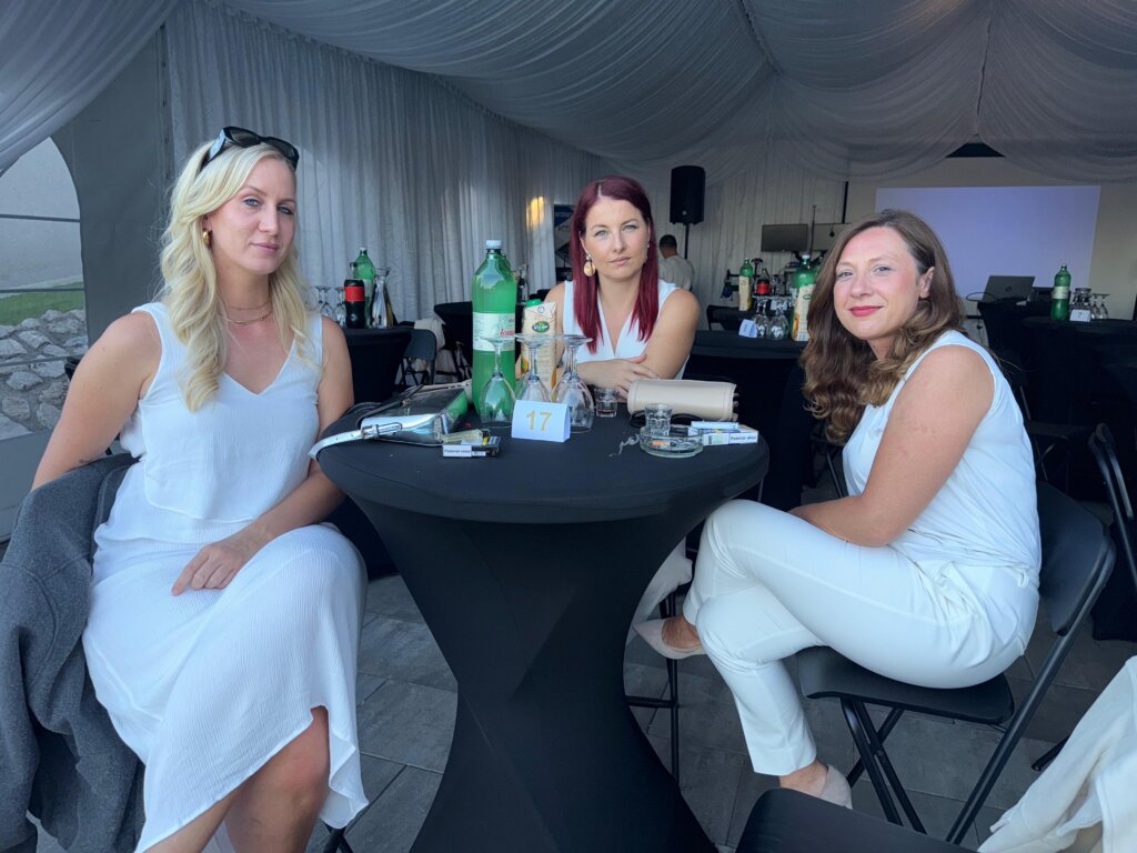 76423536 6332 4b4c 8598 166e6bf1fda1