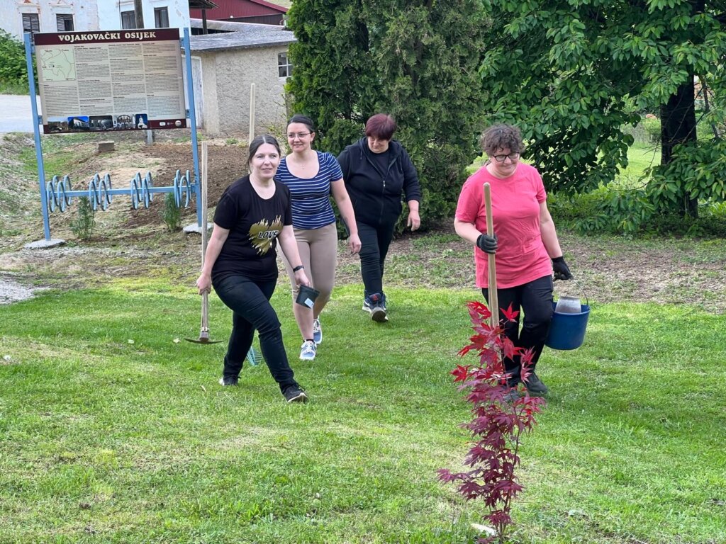 77f7648d F800 4c6c B46b 813d3dedae13