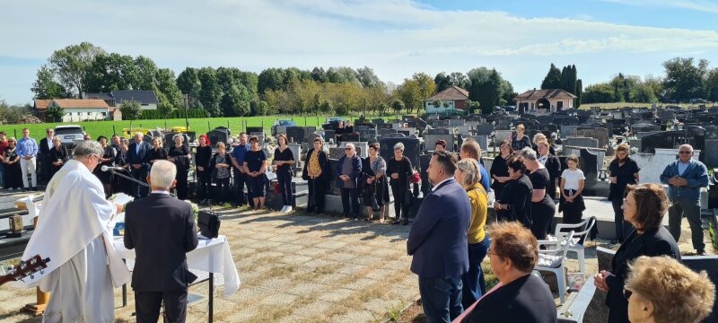 99c1e360 70fc 46a7 B63a 7418efa7b7fa 800x800 Equal