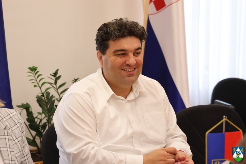 Cn9a0561 800x800 Equal