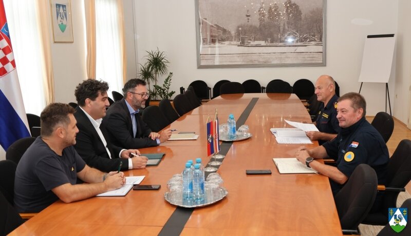 Cn9a0587 800x800 Equal