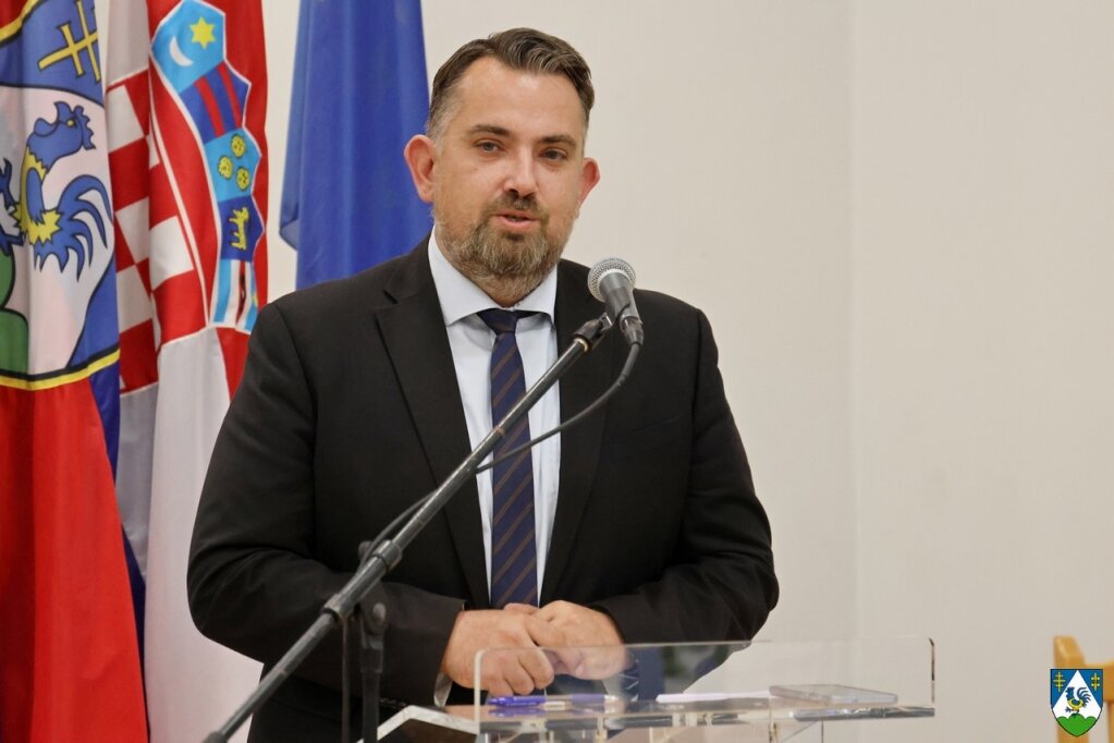 Cn9a1250 1024x682 Equal