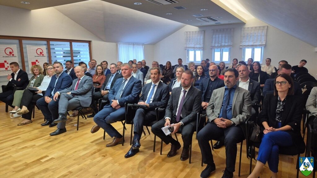 Cn9a233454 1024x577 Equal