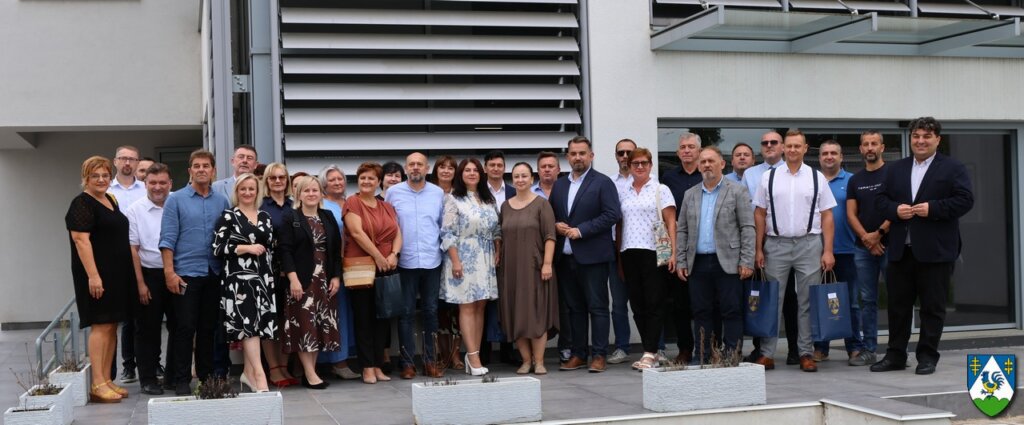 [FOTO] Koprivničko-križevačka županija osigurala trokute za 984 prvašića, najavljeni i novi projekti u školstvu