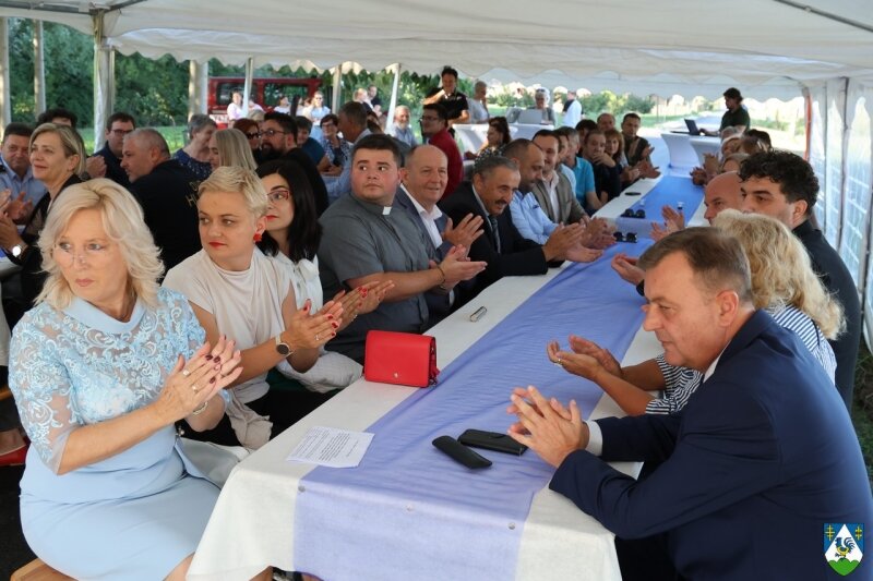 Cn9a9536 800x800 Equal