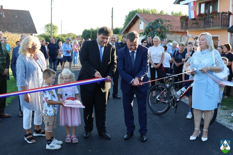 Cn9a9670 800x800 Equal