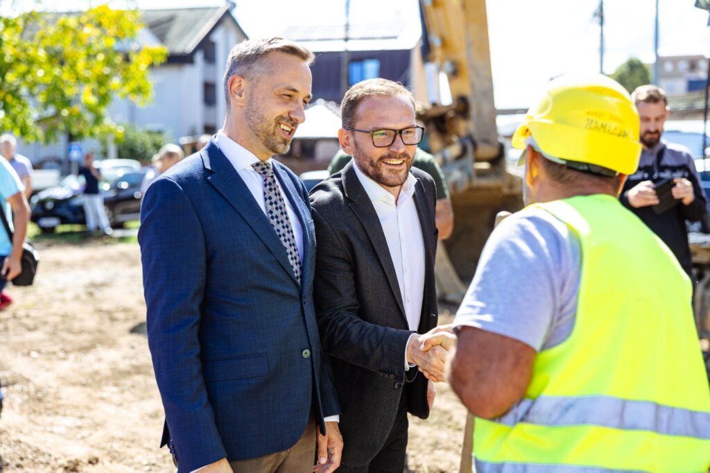 Gradonačelnik Ačkar i ministar Piletić obišli gradilište budućeg Centra za starije u Velikoj Gorici