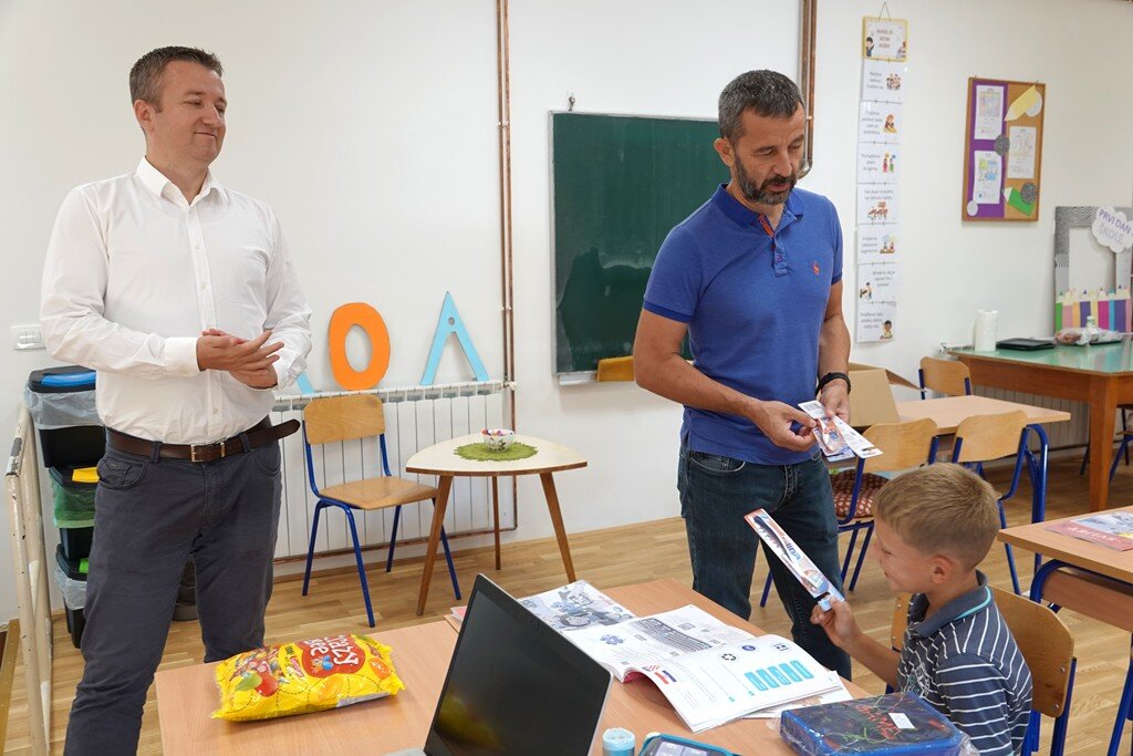 Gradonačelnik Janči i ravnatelj Domišljanović u posjeti učenicima Čepelovca koji su dobili potpuno obnovljenu školsku zgradu