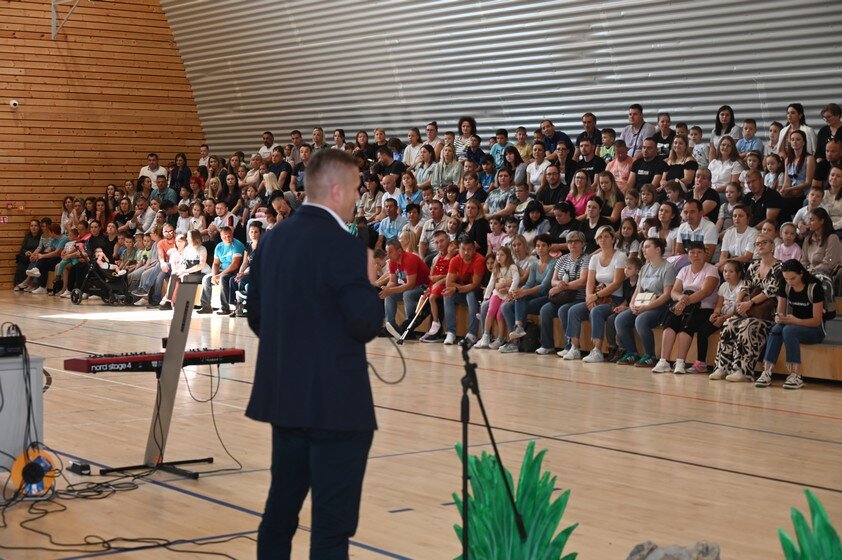 [FOTO/VIDEO] Nova školska godina počela za 444.500 učenika, u Križevcima priređen doček prvašićima