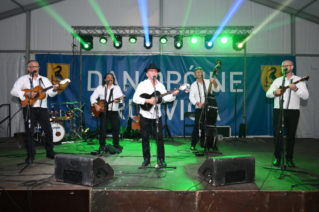 [FOTO/VIDEO] Slavonske lole trzaju žicu za veliku rugvičku veselicu