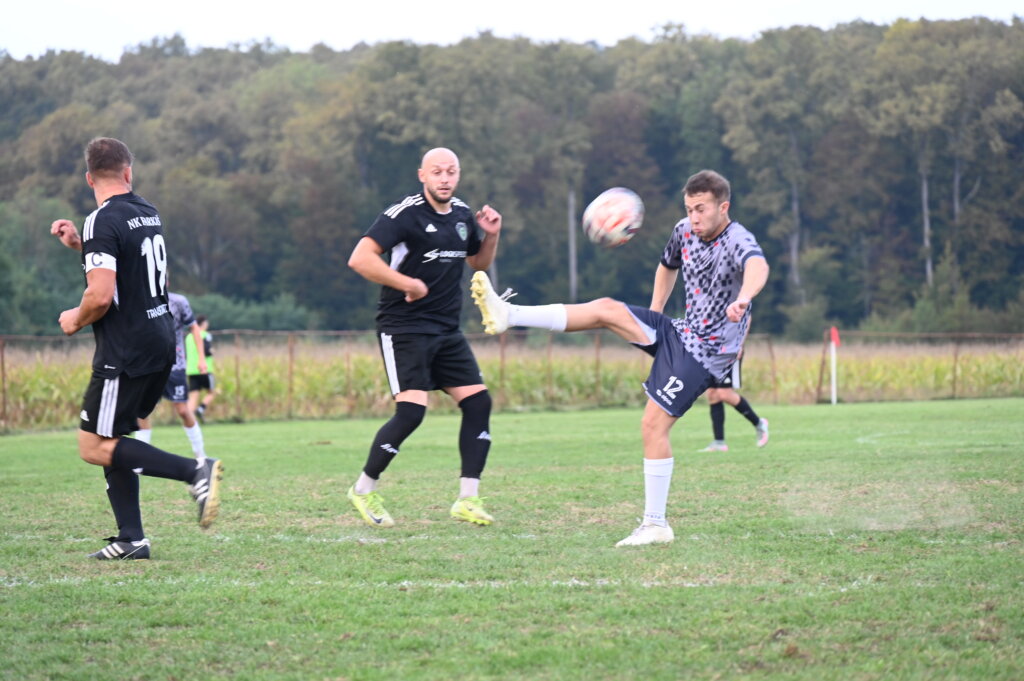 NOGOMET 2. ŽNL ISTOK Slavlje Farkaša, publika vidjela deset pogodaka