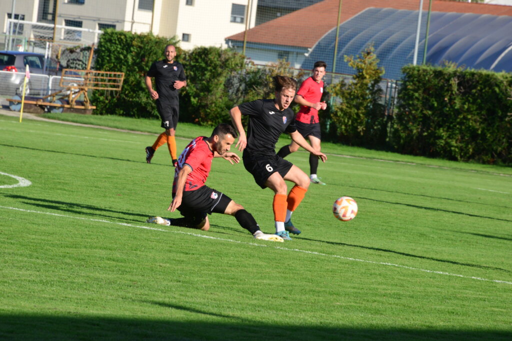 NOGOMET – 4. NL Poraz Vrbovca pred svojim navijačima