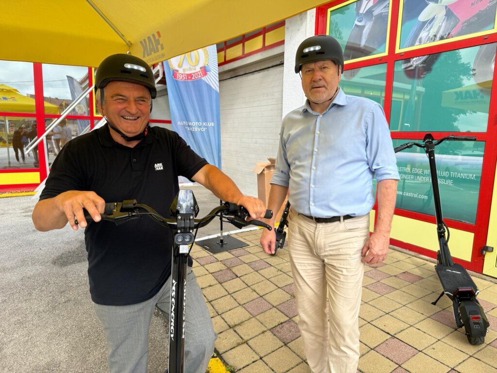 [FOTO/VIDEO] U Križevcima krenuo program edukacije za sigurnu vožnju e-romobilima