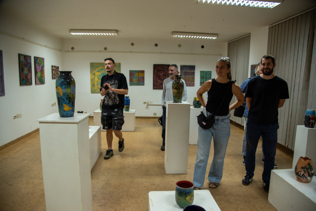 [FOTO/VIDEO] U Križevcima otvorene izložbe Luke Čačića i Marka Presečkog: „Samo polako…“ i „Portali podsvijesti“