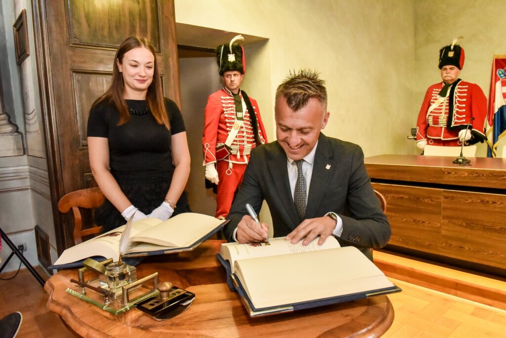 Knjiga Instalacija (11)