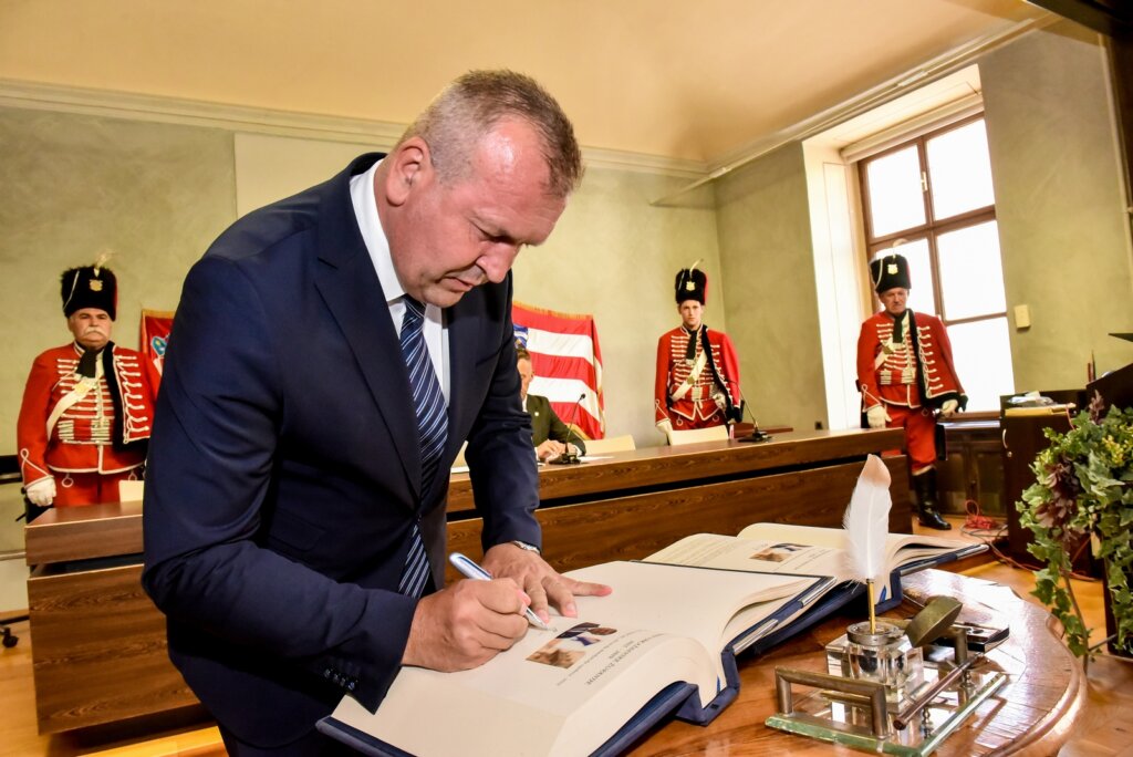 Knjiga Instalacija (32)