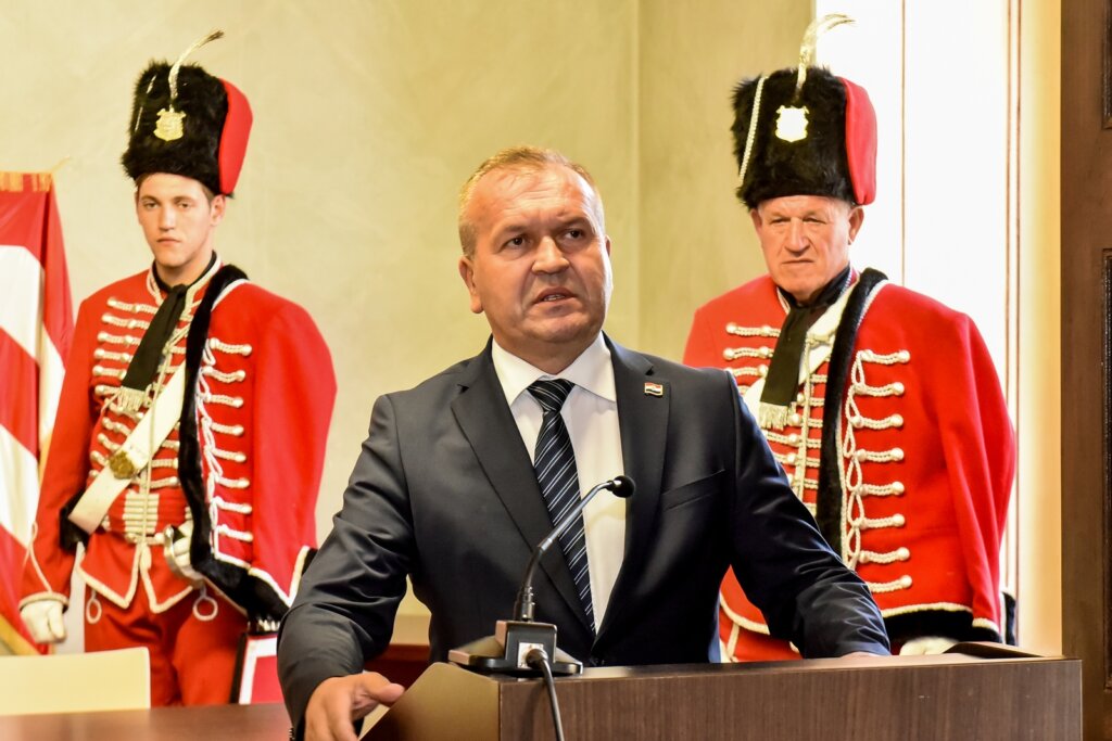 Knjiga Instalacija (37)