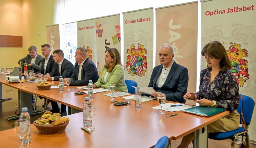 [FOTO] Župan Stričak s gradonačelnicima i načelnicima raspravljao o zelenoj infrastrukturi, digitalizaciji i proračunu Varaždinske županije