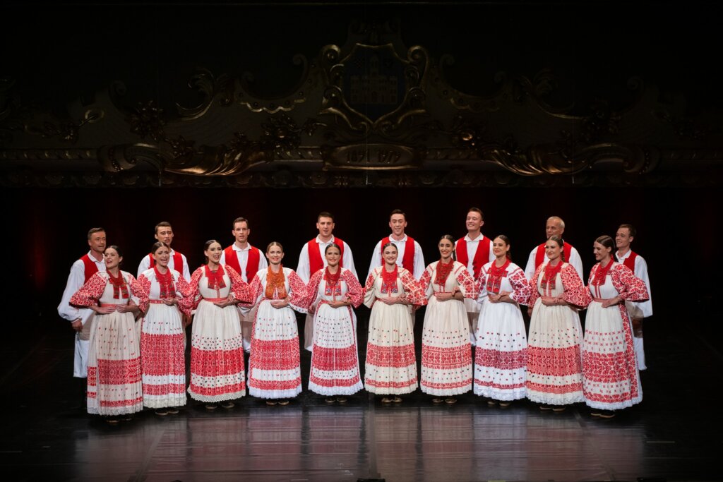 Ansambl LADO sezonu završava božićnim koncertima u Hrvatskoj i Švicarskoj