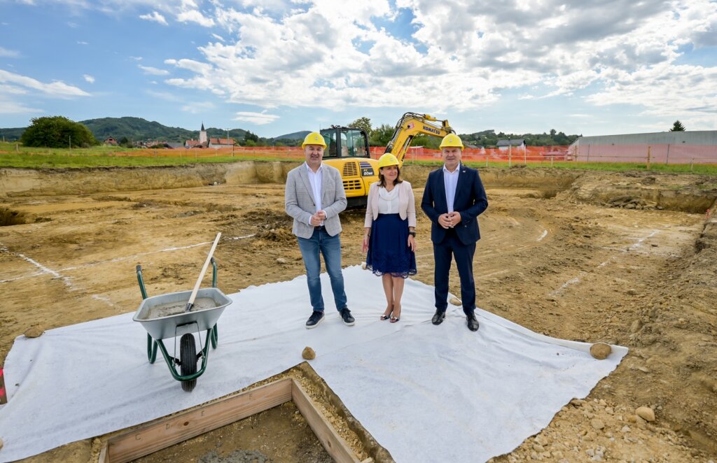 [FOTO] Povijesni dan za Ljubešćicu: Položen temeljni kamen za novi Dom zdravlja i Ljekarnu vrijedne 3,3 milijuna eura