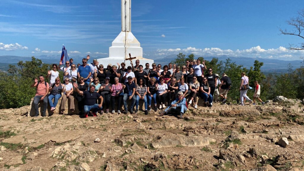 16. HODOČAŠĆE U MEĐUGORJE Brojni vjernici iz prigorskog kraja i ove godine hodočastili u Međugorje