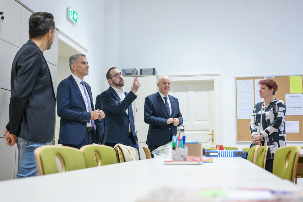 Bačić i Tomašević svečano otvorili cjelovito obnovljenu Prvu ekonomsku školu