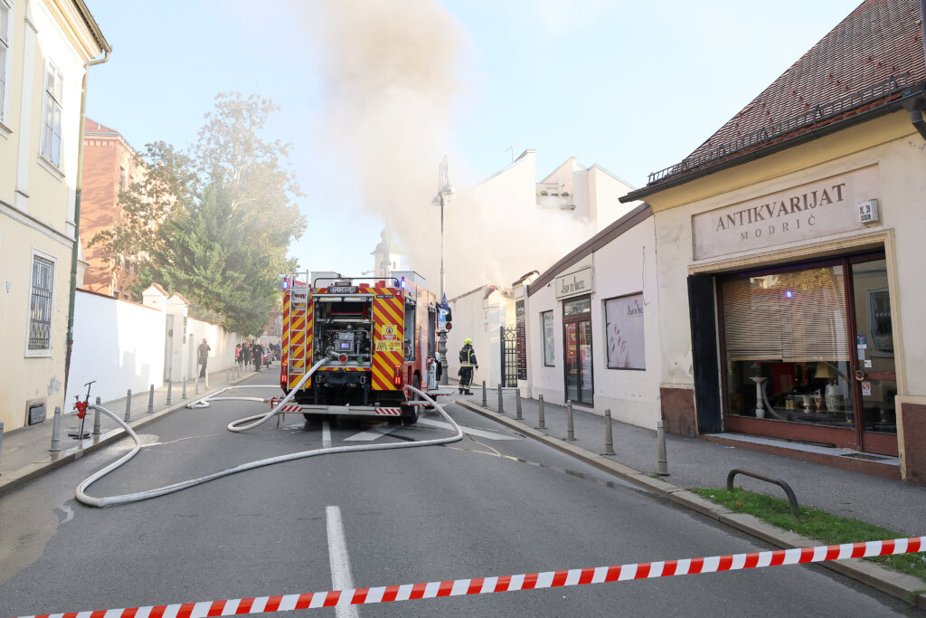 Požar na Kaptolu, vatrogasci na terenu