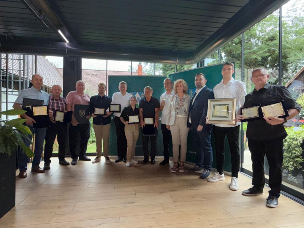 [FOTO/VIDEO] Pinot sivi Vinarije Topolovčan novo je županovo vino