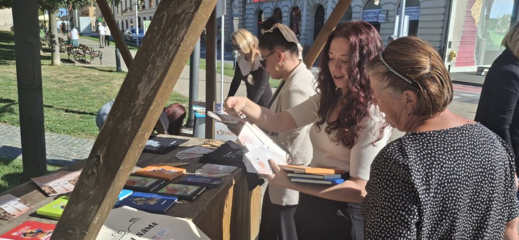 A85a33eb B56d 4a91 B1c6 68f5f060b5ea