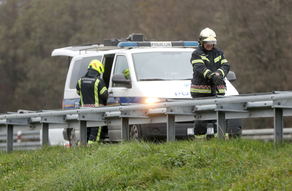 TEŠKA NESREĆA U ZAGREBU Vozač poginuo nakon probijanja zaštitne ograde