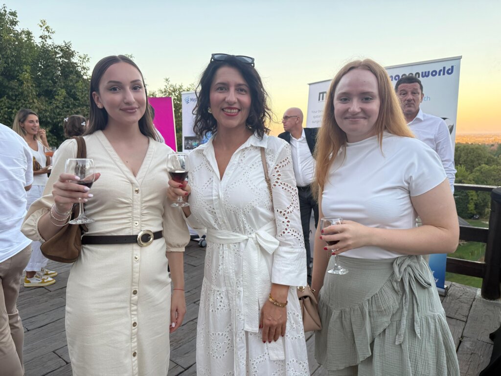 D967f6ee 726d 425c Ae7c 887588edb7b9