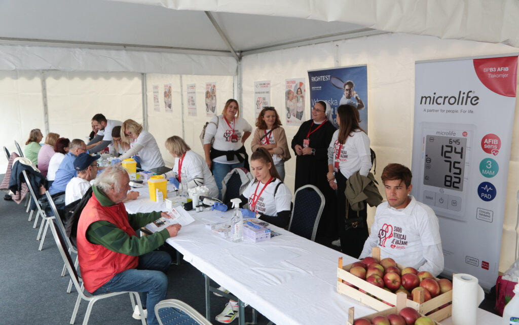 Brojni građani na zagrebačkom trgu obavili preventive preglede za bolesti srca