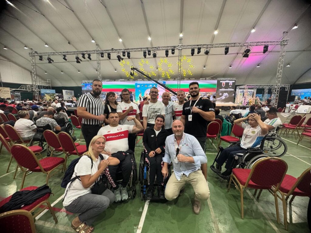 PARA OBARANJE RUKE Luka Drokan svjetski prvak lijevom i viceprvak desnom rukom, Rudiju Antoliću dvije svjetske bronce