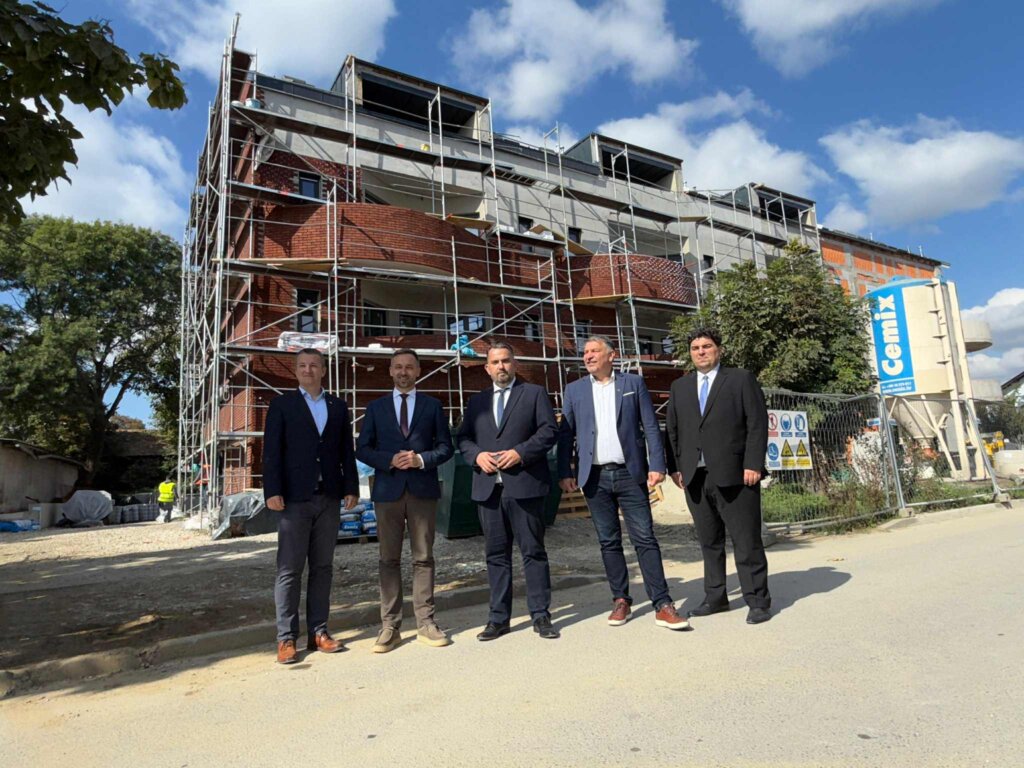 [FOTO] U tijeku je izgradnja Centra za starije osobe Đurđevac, ministar Piletić obišao radove