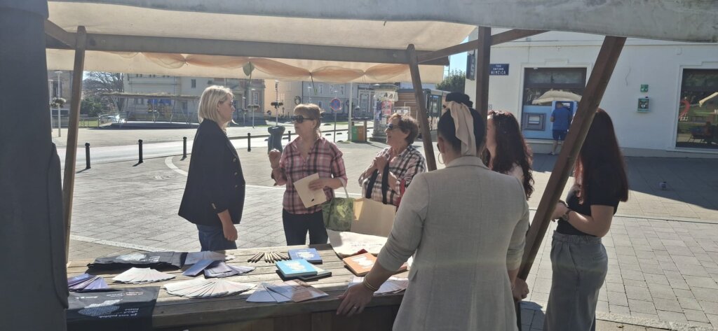 Ea4df598 F573 4b84 Bbe4 Aead7f701864