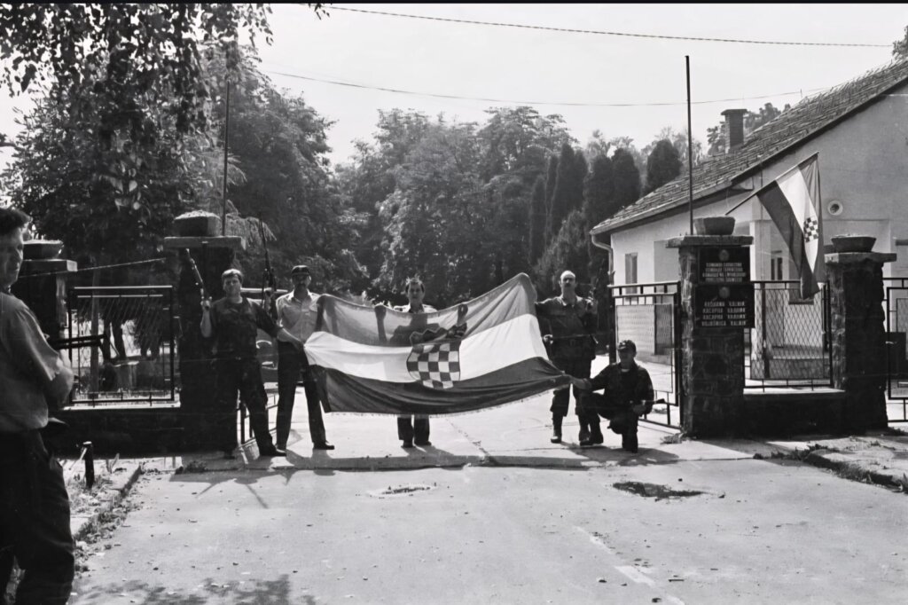 Ff017002 Ee71 43f7 B6a1 3364c977c1c1