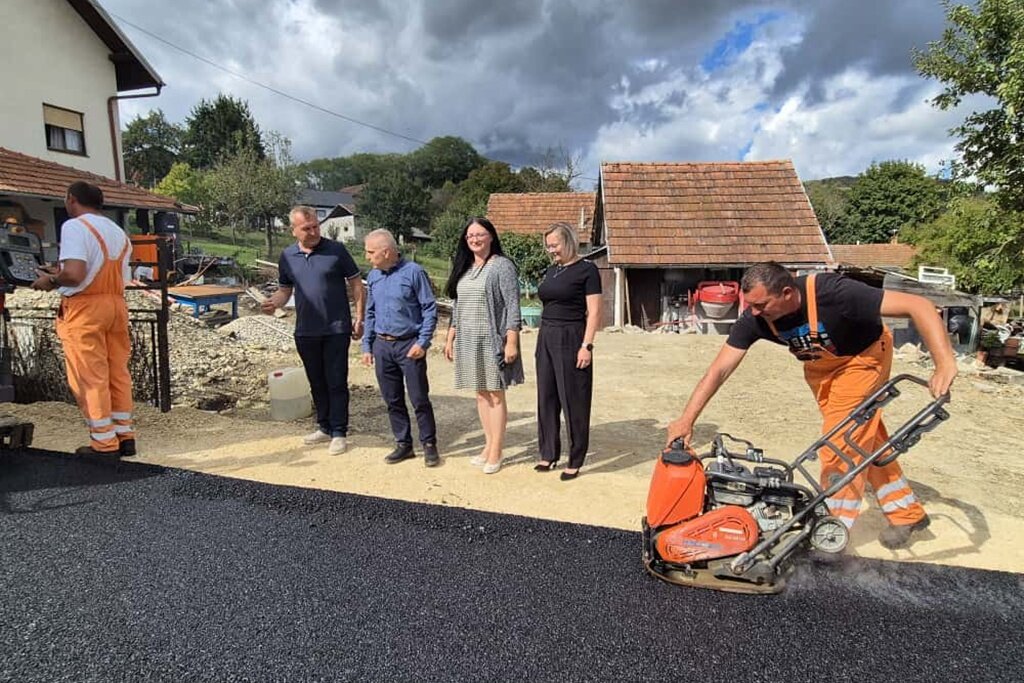 [FOTO] Obnavljaju se dvije prometnice u Brezničkom Humu