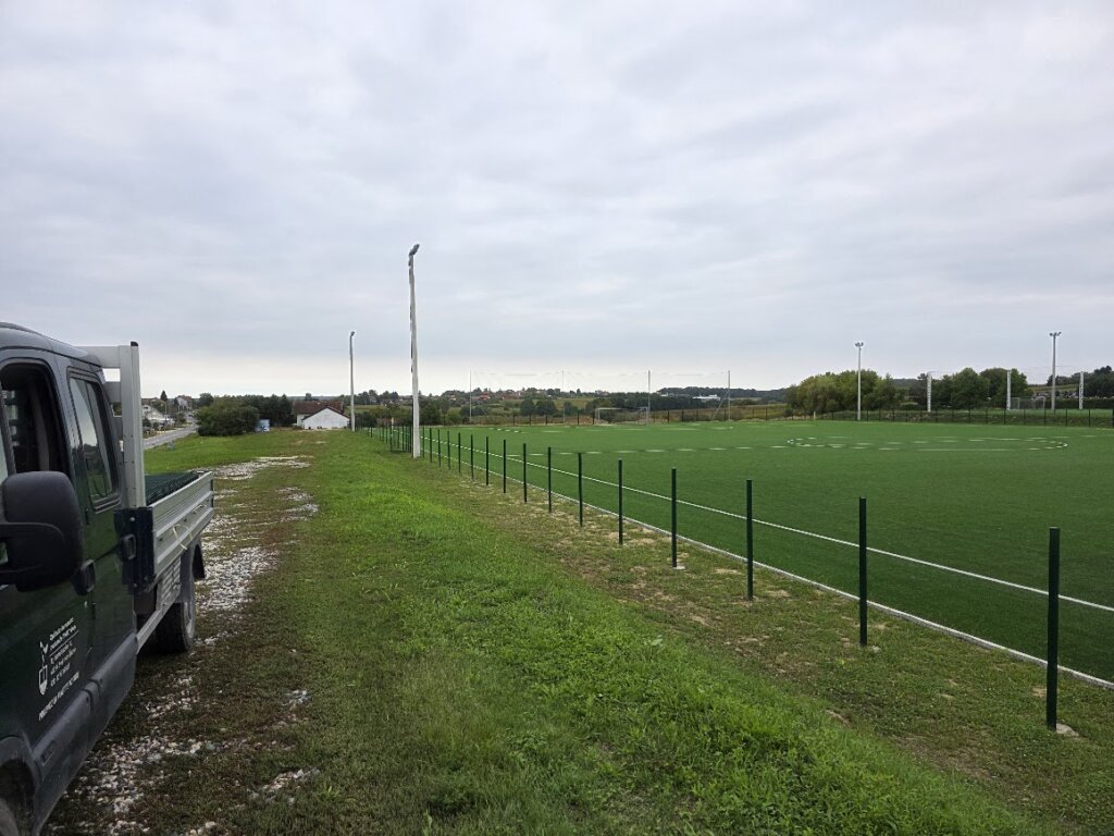 Nogometno igralište u Svetom Ivanu Žabnu više nema ograde, reagirao je predsjednik Nogometnog kluba Tomislav Radnik Tihomir Smuđ