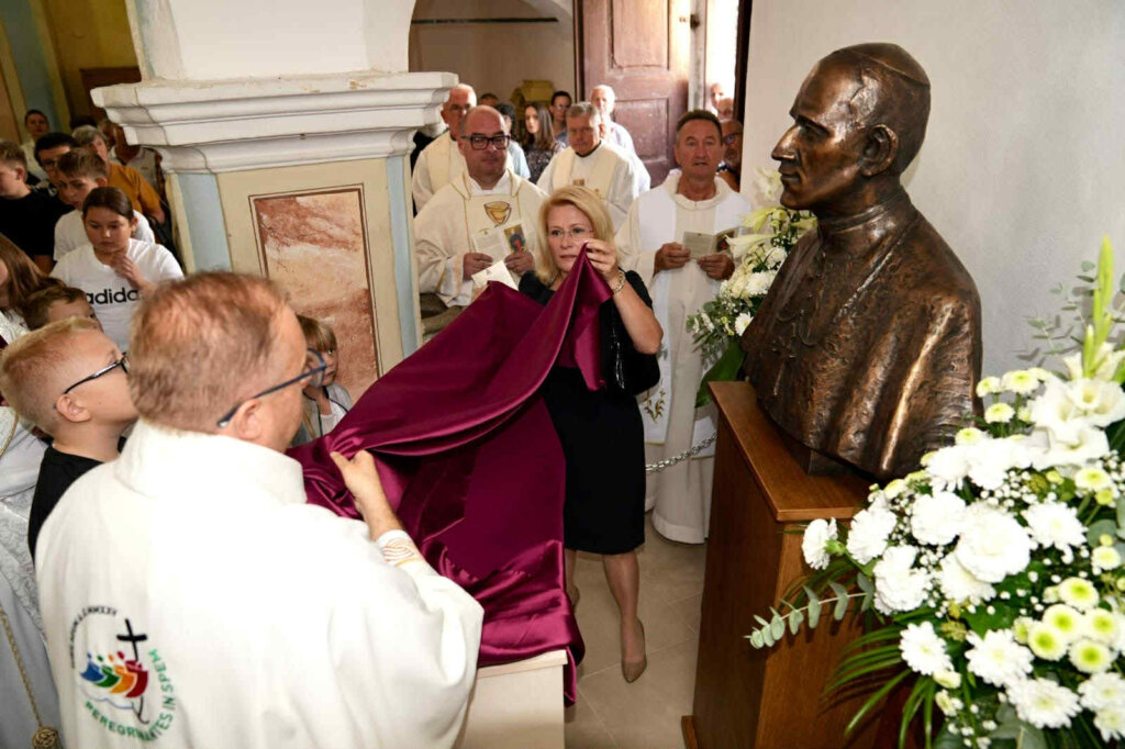 U Rakovcu blagoslovljena bista bl. Alojzija Stepinca