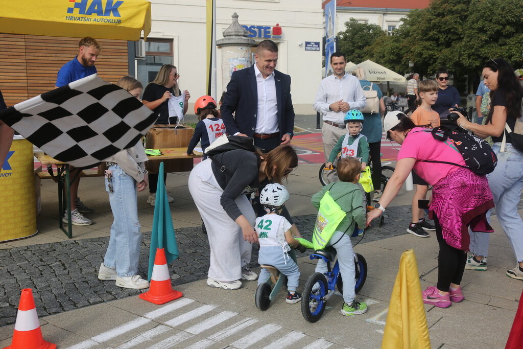 [FOTO/VIDEO] U Križevcima održana akcija „Sigurno u školu s HAK-om”