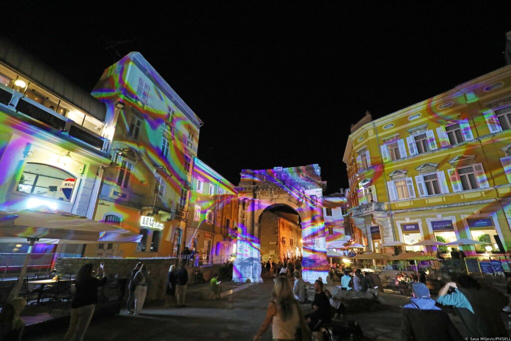 U Puli svečano otvoren festival svjetla Visualia