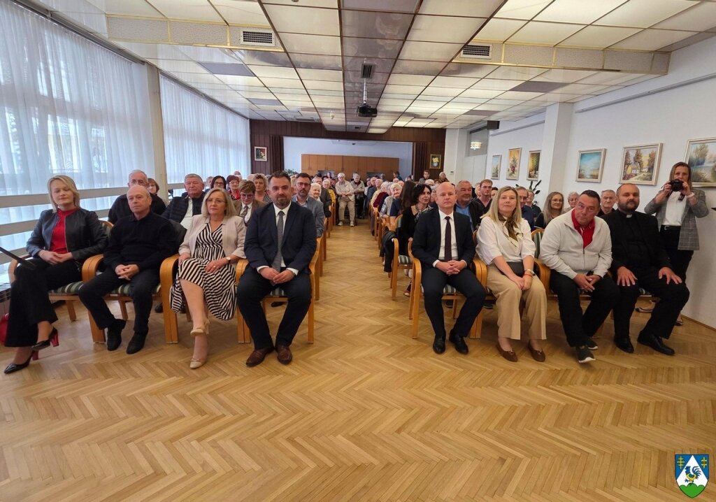 20251001 1004540 1024x718 Equal