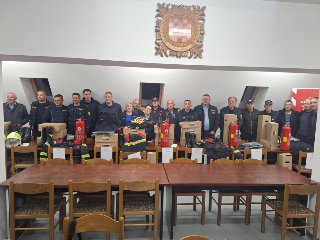 Vatrogasna zajednica Đurđevca podijelila novu opremu dobrovoljnim društvima