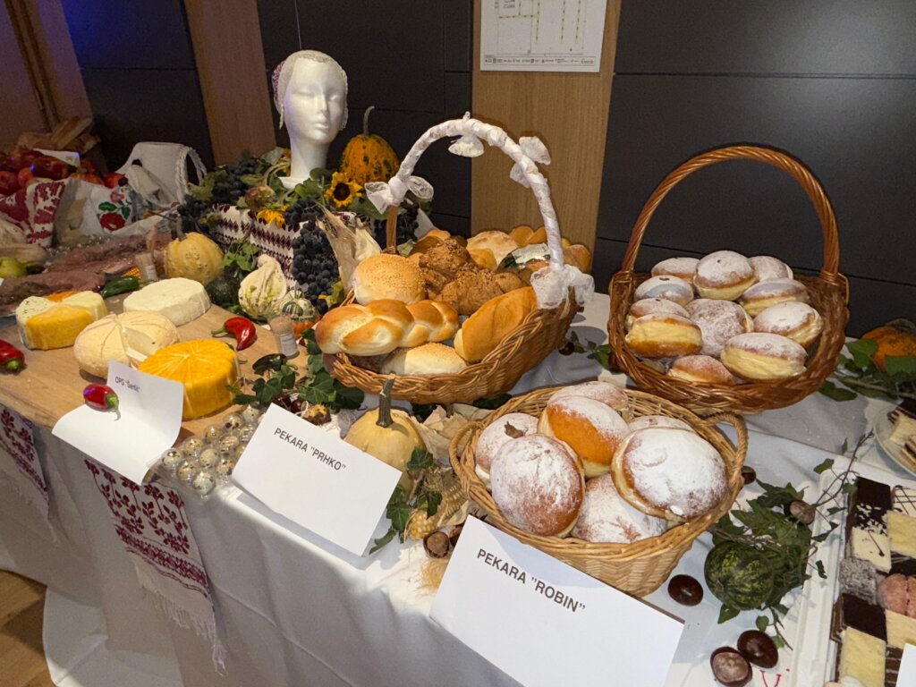 4a407869 A7e4 4ca7 80cf F489e60551a3