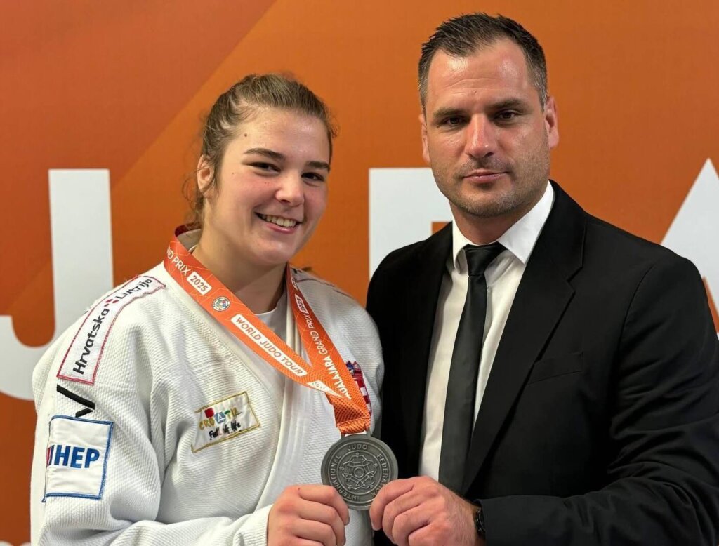 568339911 1268661691960352 2978670459903139310 N